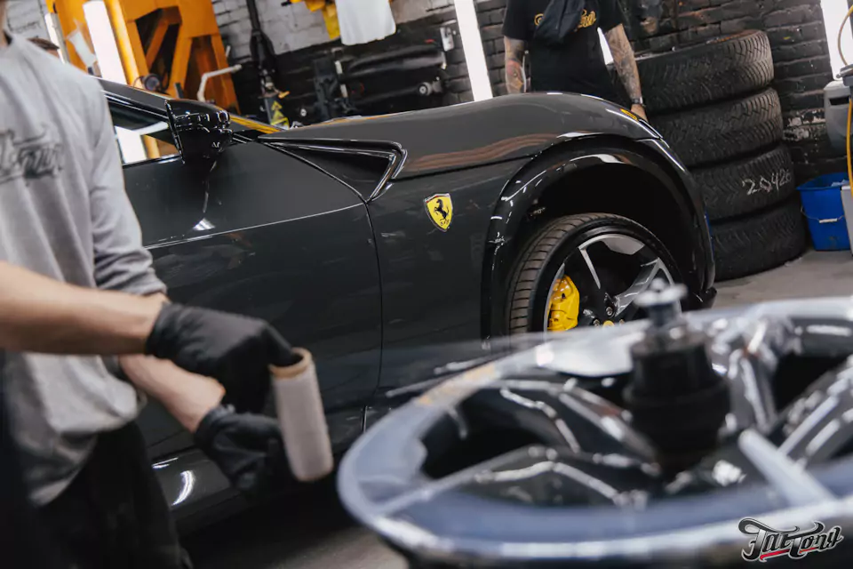 Фирменный шиномонтаж на стендах Hunter для Ferrari Purosangue